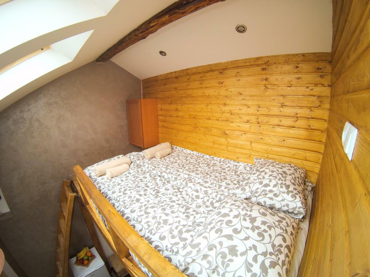 Vitosha Blvd - Attic Studio Sofia Ngoại thất bức ảnh